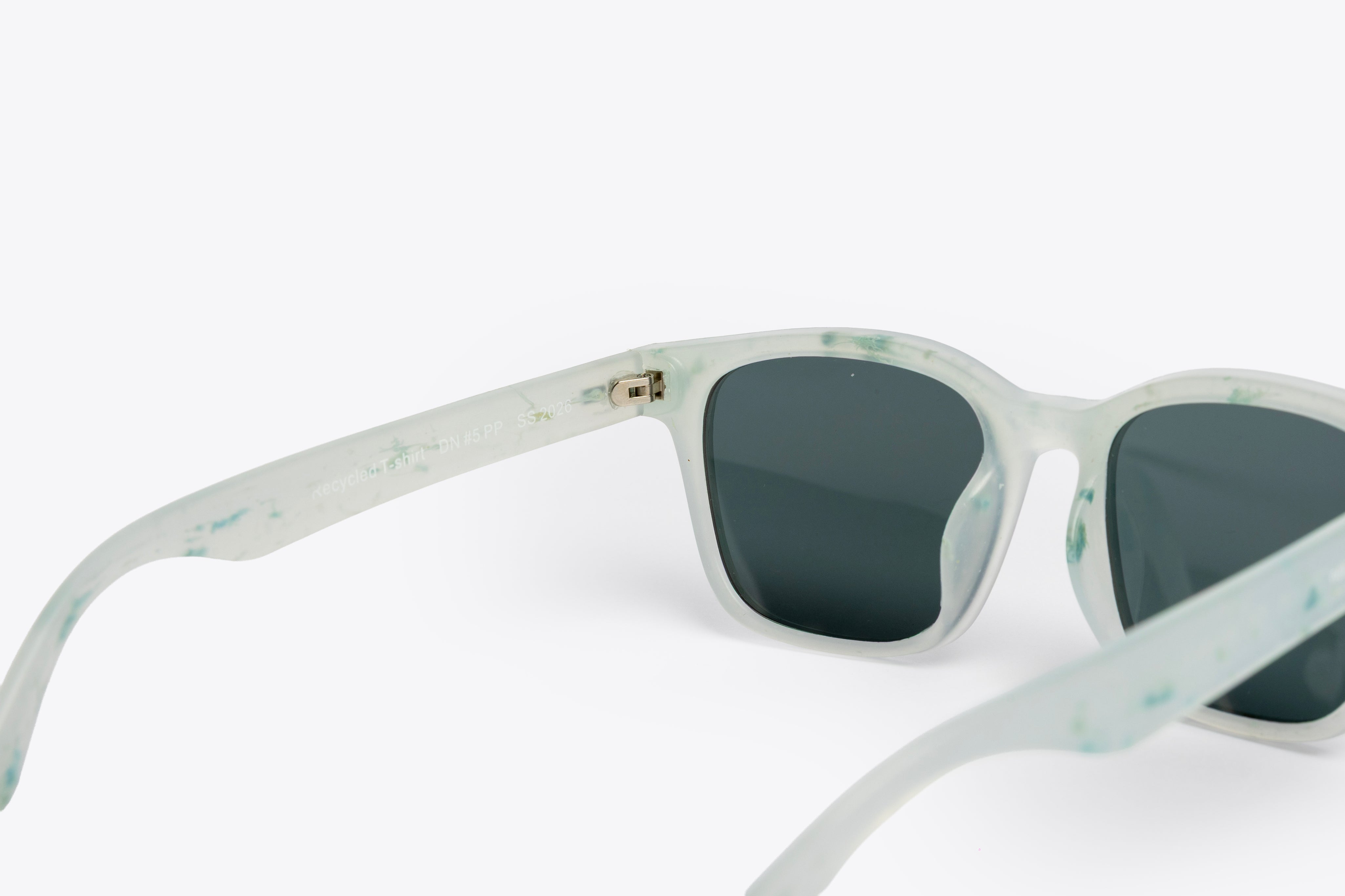 Gaia White Dark Grey