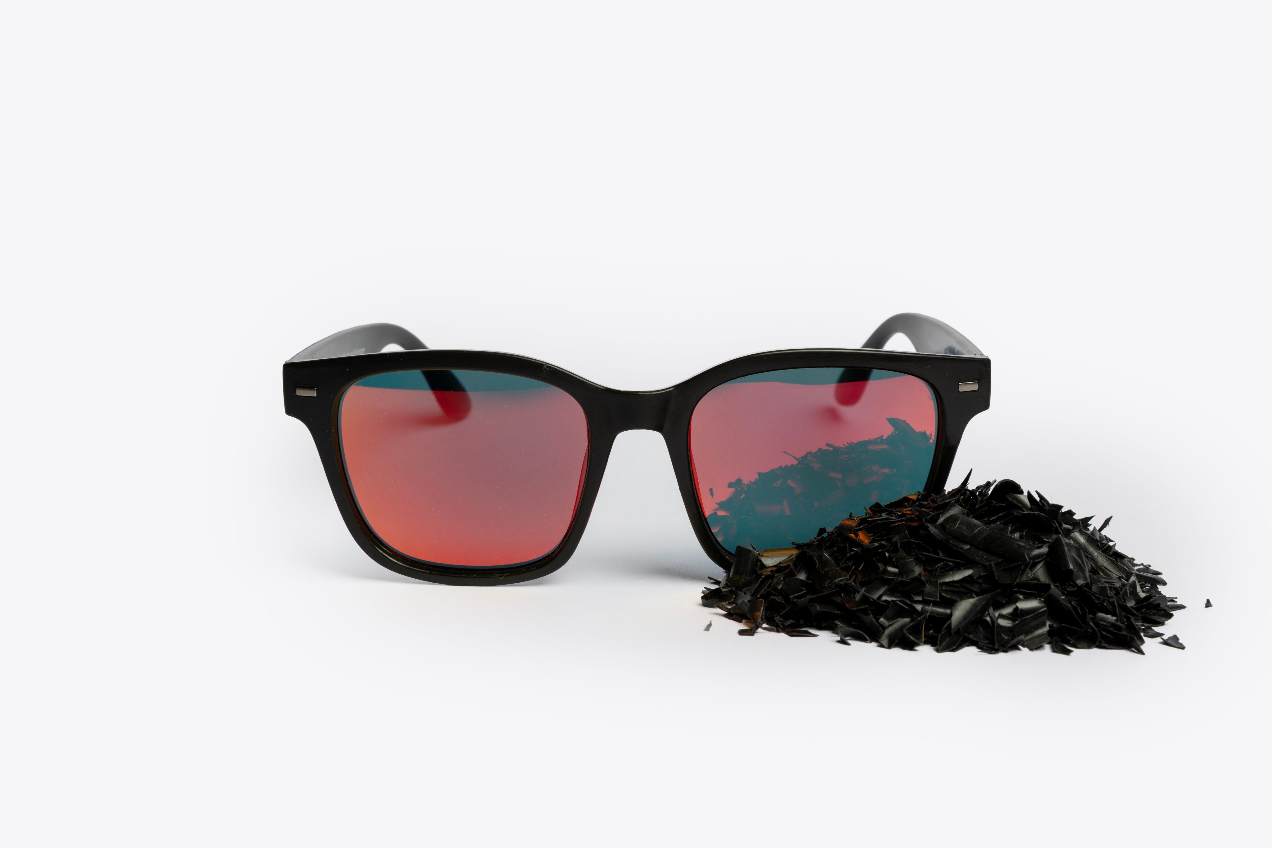 Gaia Black Ocean Red