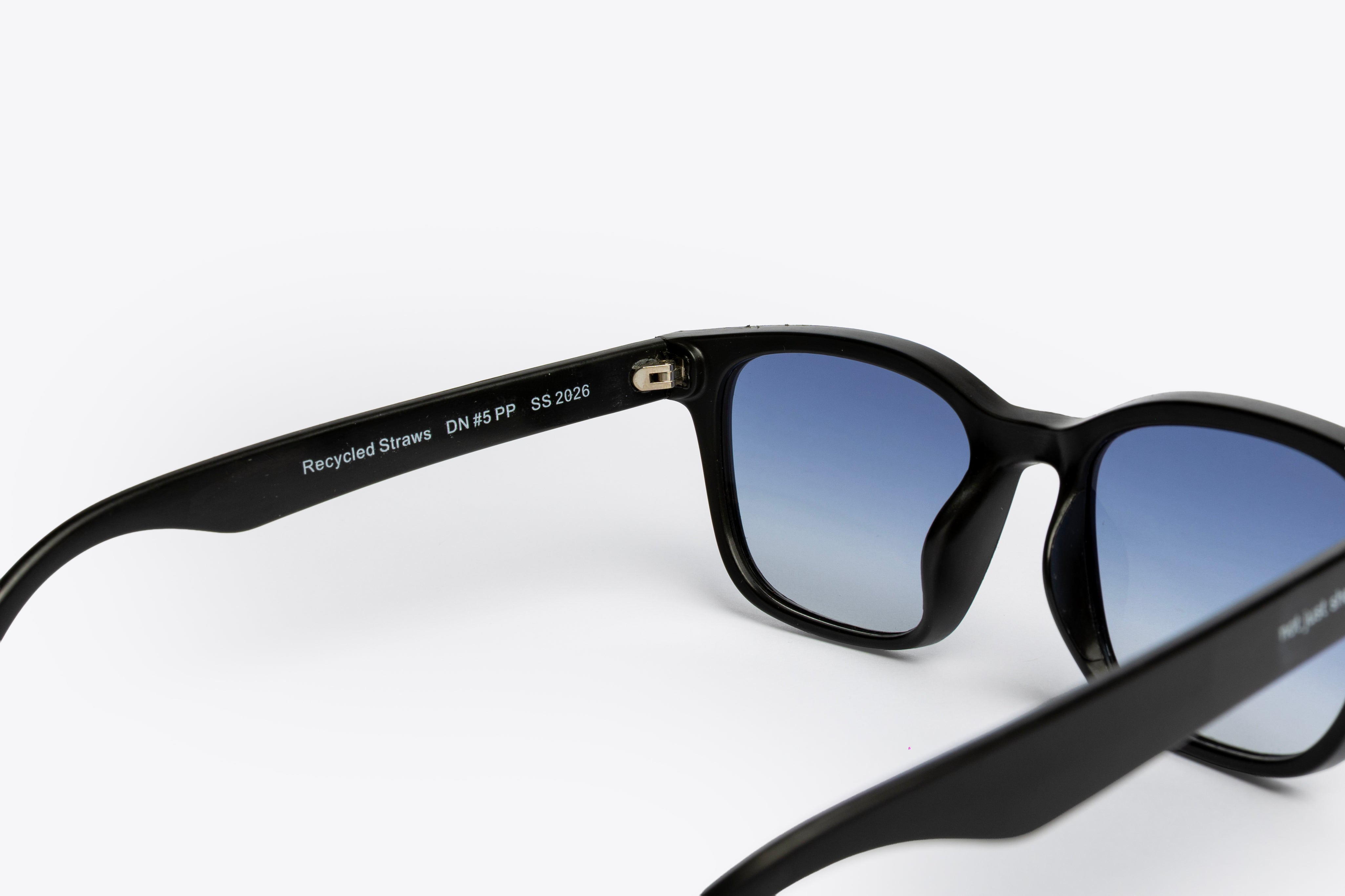 Gaia Black Gradient Blue