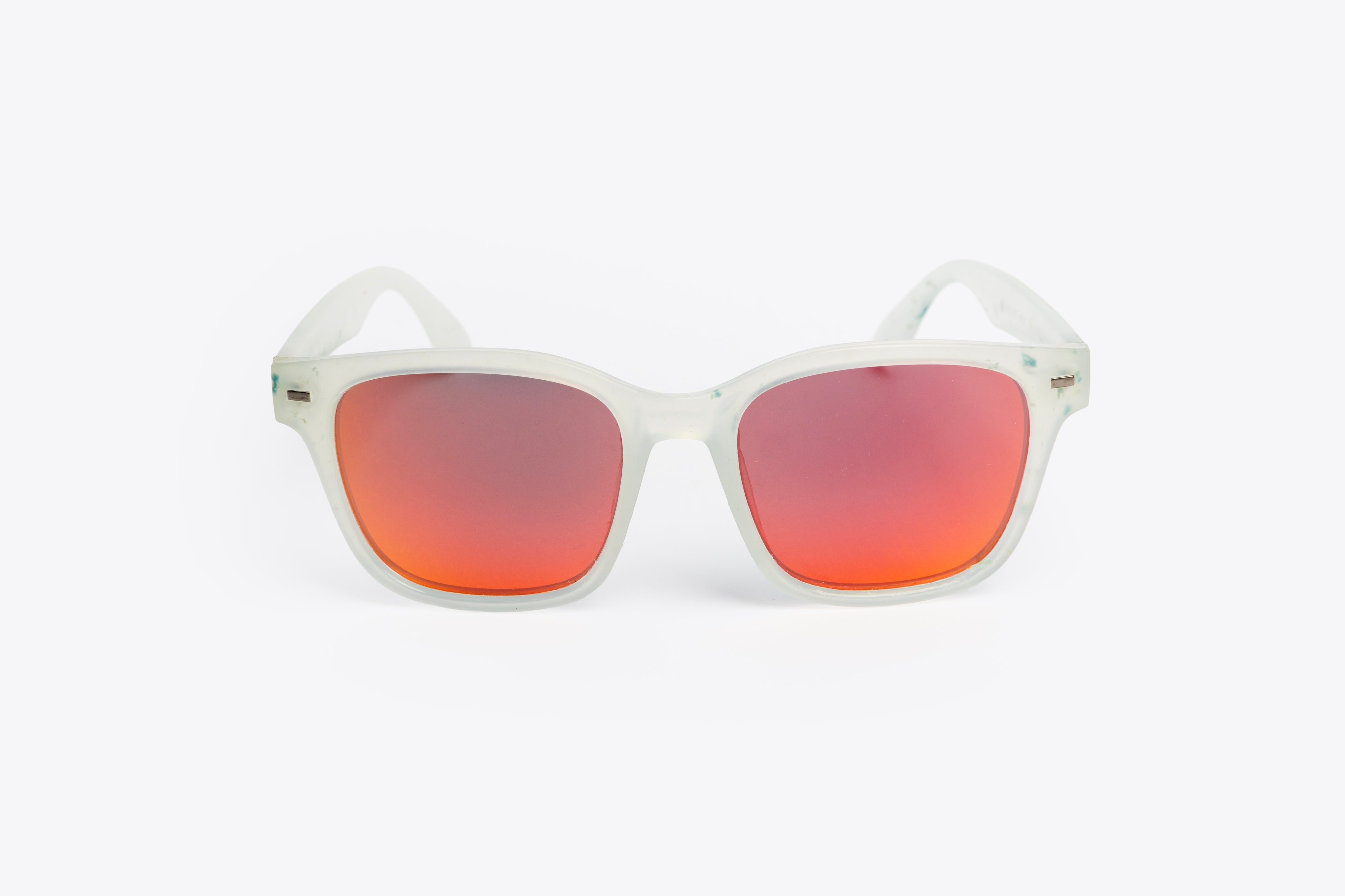 Gaia White Ocean Red